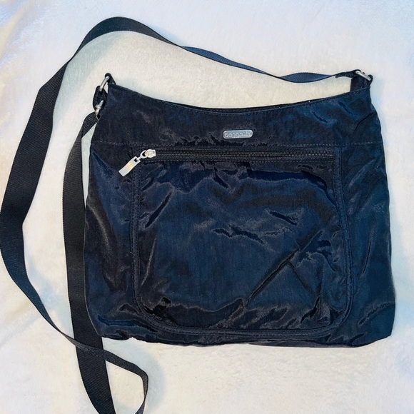 Baggallini Handbags - Baggallini Black Crossbody Bag